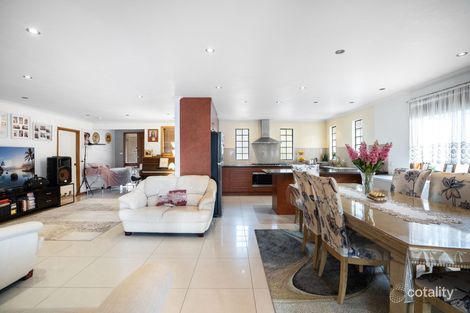 Property photo of 10 Marble Close Bossley Park NSW 2176