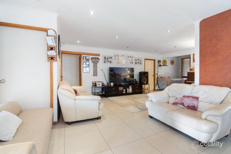 Property photo of 10 Marble Close Bossley Park NSW 2176