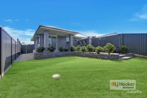 Property photo of 2/4 Quintero Close Heddon Greta NSW 2321