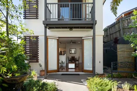 Property photo of 1/27 Riddell Street Bulimba QLD 4171