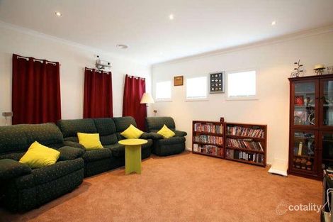 Property photo of 15 Highbury Circuit Craigieburn VIC 3064