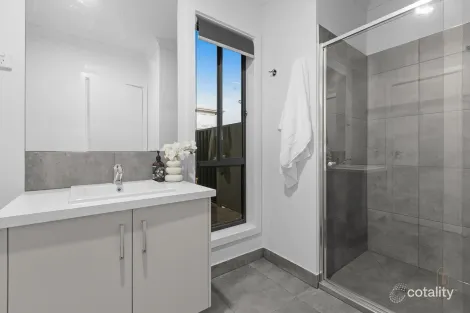 Property photo of 28 Bellagio Road Berwick VIC 3806