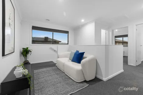 Property photo of 28 Bellagio Road Berwick VIC 3806