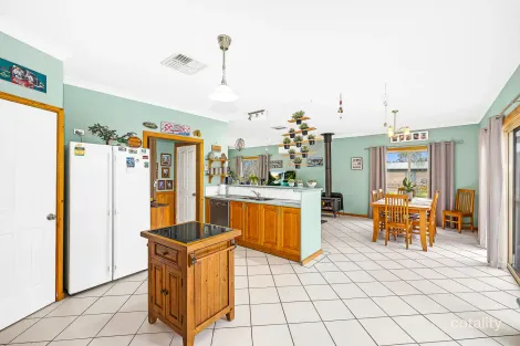 Property photo of 4 Warwick Road Hillvue NSW 2340