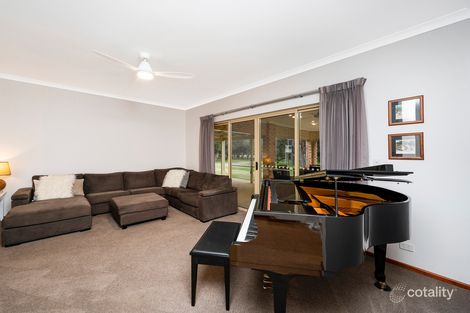 Property photo of 33 Woodview Way Barragup WA 6209