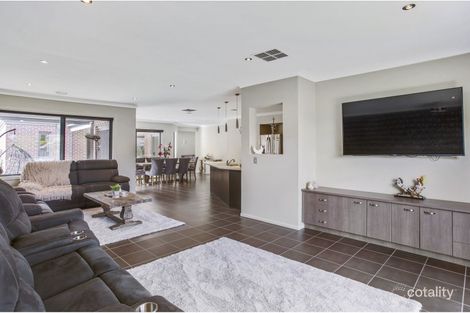 Property photo of 5 Els Court Berwick VIC 3806