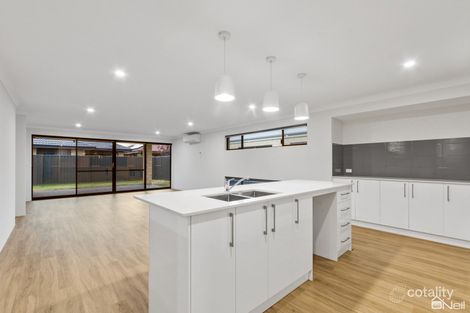 Property photo of 16 Halite Way Treeby WA 6164