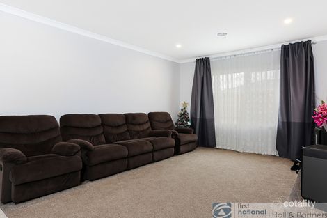 Property photo of 14 Imer Crescent Berwick VIC 3806