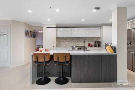 Property photo of 10 Lakeshore Drive Helensvale QLD 4212