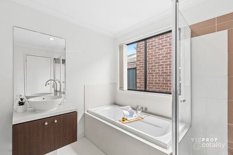 Property photo of 24 Tanner Mews Point Cook VIC 3030