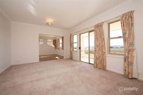 Property photo of 8 Tanderra Crescent Ngunnawal ACT 2913