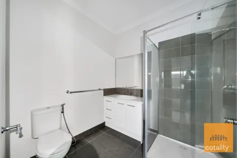 Property photo of 2/9 Cooloongup Crescent Harkness VIC 3337