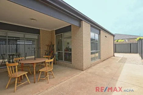 Property photo of 24 Vetiver Avenue Truganina VIC 3029