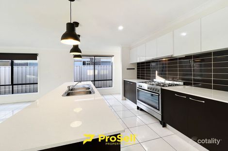 Property photo of 5 Muscari Drive Pakenham VIC 3810
