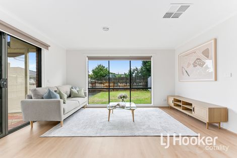 Property photo of 2 Day Place Hampton Park VIC 3976