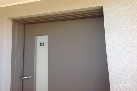 4/97 Vista Dr, Melton, VIC 3337