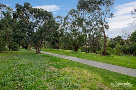 Property photo of 28 Valley View Crescent Berwick VIC 3806