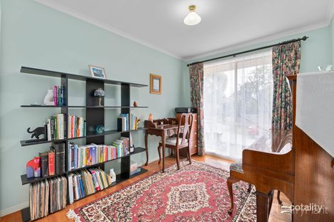 Property photo of 28 Valley View Crescent Berwick VIC 3806