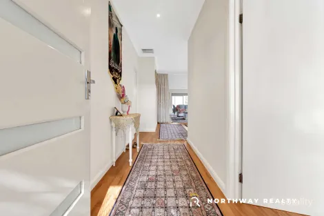 Property photo of 18 Discovery Close Craigieburn VIC 3064