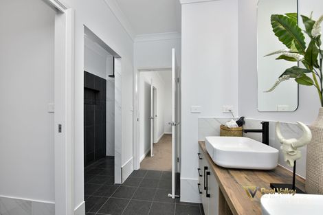 Property photo of 2 Championship Place Hillvue NSW 2340