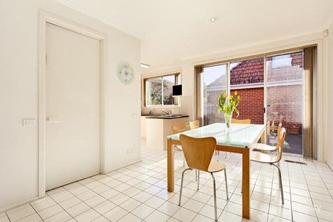 Property photo of 2/23 Eskdale Road Caulfield North VIC 3161