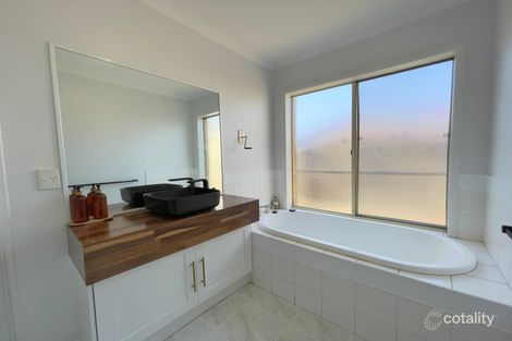 Property photo of 127 Hothlyn Drive Craigieburn VIC 3064