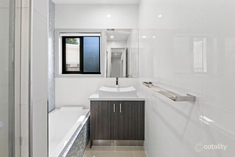 Property photo of 5 Goss Avenue Labrador QLD 4215