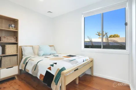 Property photo of 15 Kippax Street Warilla NSW 2528