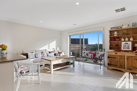 Property photo of 22 Coleridge Circuit Williams Landing VIC 3027