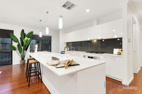 Property photo of 8 Hazelnut Boulevard Berwick VIC 3806