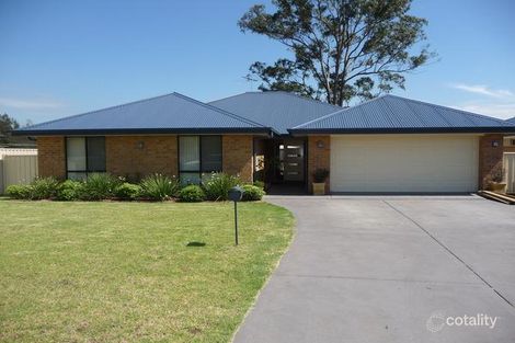 6 Centre St, Greta, NSW 2334