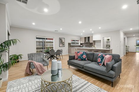 Property photo of 23 Hobart Way Taylors Hill VIC 3037