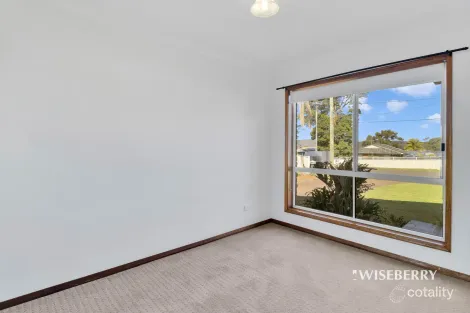 Property photo of 21 Murraba Crescent Gwandalan NSW 2259
