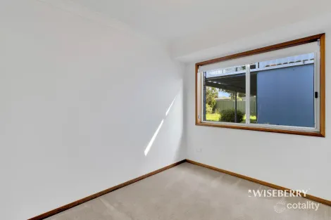 Property photo of 21 Murraba Crescent Gwandalan NSW 2259