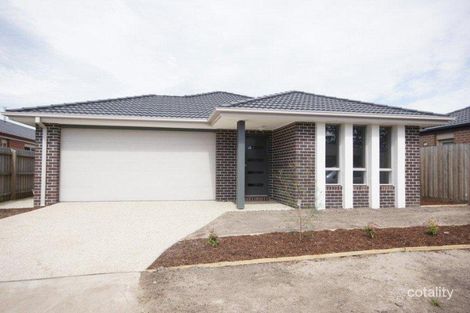 Property photo of 71 Melissa Way Pakenham VIC 3810