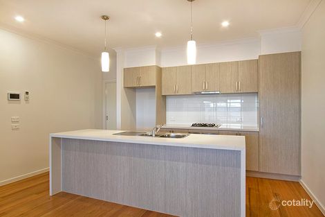 Property photo of 2 Ventral Walk Mooroolbark VIC 3138