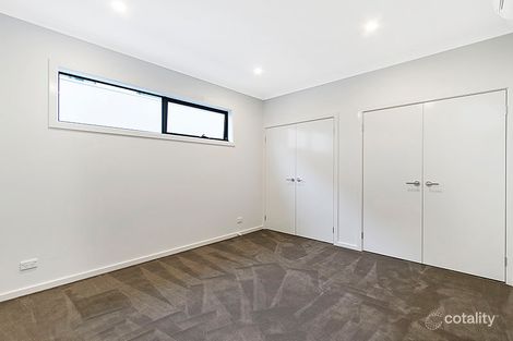 Property photo of 2 Ventral Walk Mooroolbark VIC 3138