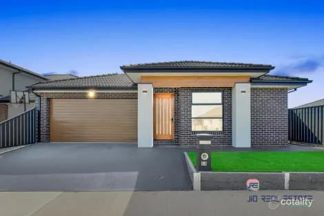 50 Hanover Cct, Melton South, VIC 3338