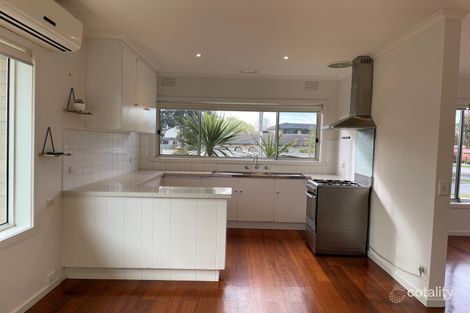 Property photo of 100 Grimwade Crescent Frankston VIC 3199