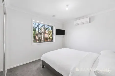 Property photo of 30 Innes Court Berwick VIC 3806