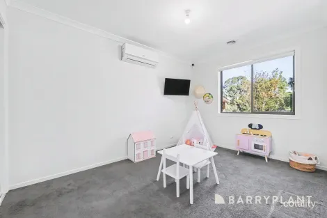 Property photo of 30 Innes Court Berwick VIC 3806