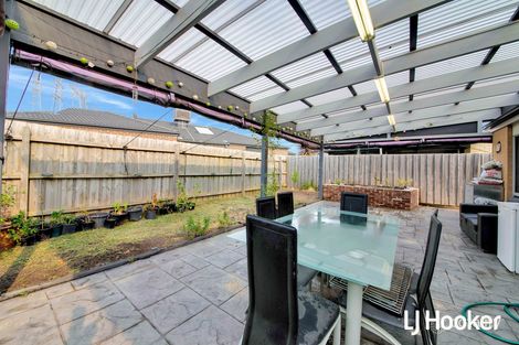 Property photo of 19 Sallys Run Hampton Park VIC 3976