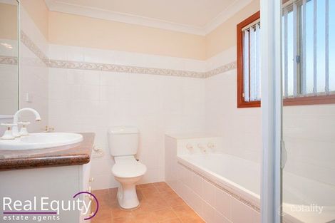 Property photo of 2 Aylsham Close Chipping Norton NSW 2170