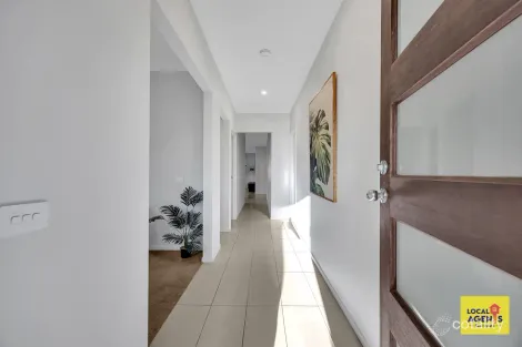 Property photo of 6 Ormiston Crescent Werribee VIC 3030