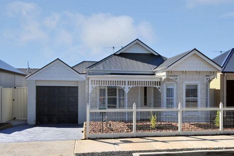 20 Etheridge Rise, Caroline Springs, VIC 3023
