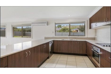 Property photo of 2 Chestnut Chase Pakenham VIC 3810