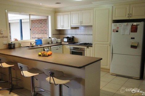 Property photo of 4 Renlik Court Pakenham VIC 3810