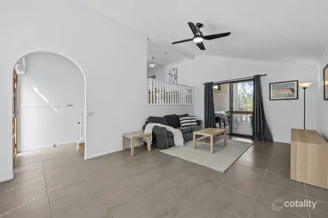 Property photo of 23 Bridle Street Mansfield QLD 4122