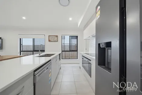 Property photo of 32 Torres Way Spring Mountain QLD 4300