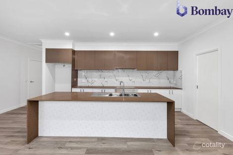 Property photo of 27 Mottlecah Circuit Craigieburn VIC 3064